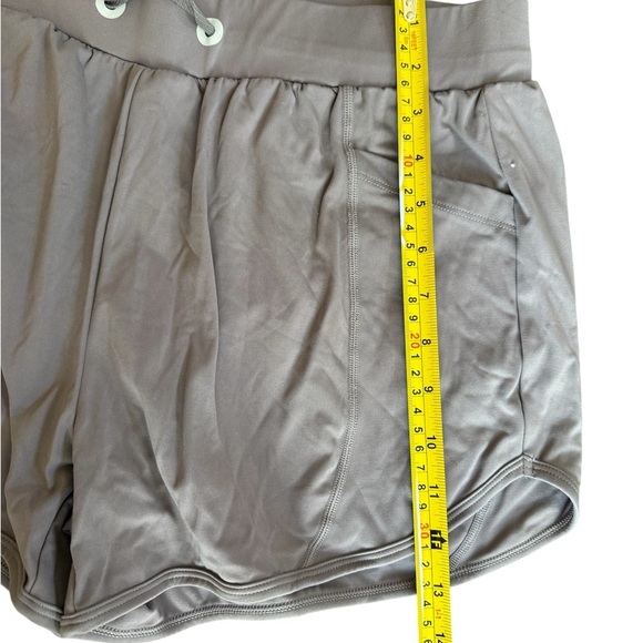 Women's light grey Shorts - Picture 4 of 5